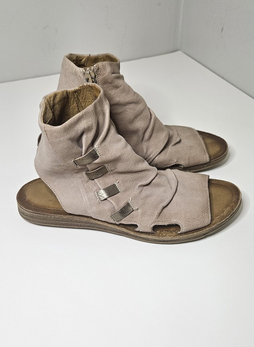 Miz Mooz New York Leather Ankle Sandals Peep Toe Zipper Gold Accents 38 8
